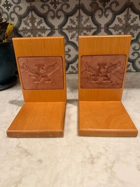 VTG- RARE- Anheuser-Busch Leather Emblem Wooden Bookends - Brown EUC